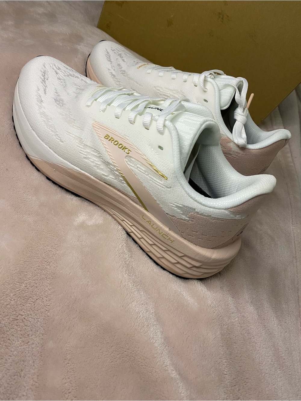 Brooks Women's White & Blush Launch Running Shoes size 7